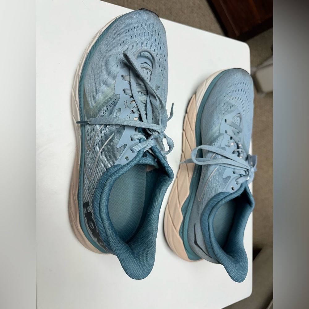 Size 10 baby blue Hoka tennis shoes.